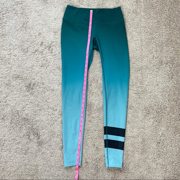 Alo Yoga Airbrush Gradient Leggings in Green Evermint Size XS - Picture 14 of 16